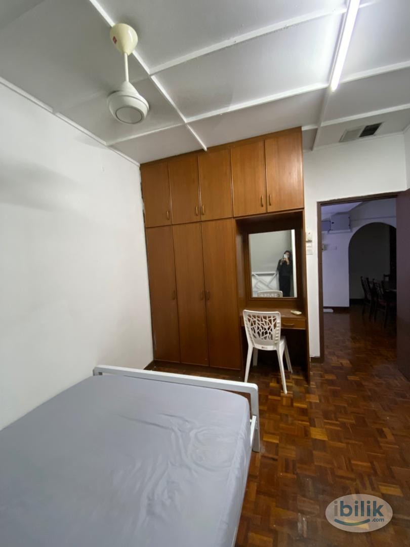 Walking Distance to LRT Kelana Jaya, Middle Room at SS24 Petaling Jaya attached bathroom - Image 2