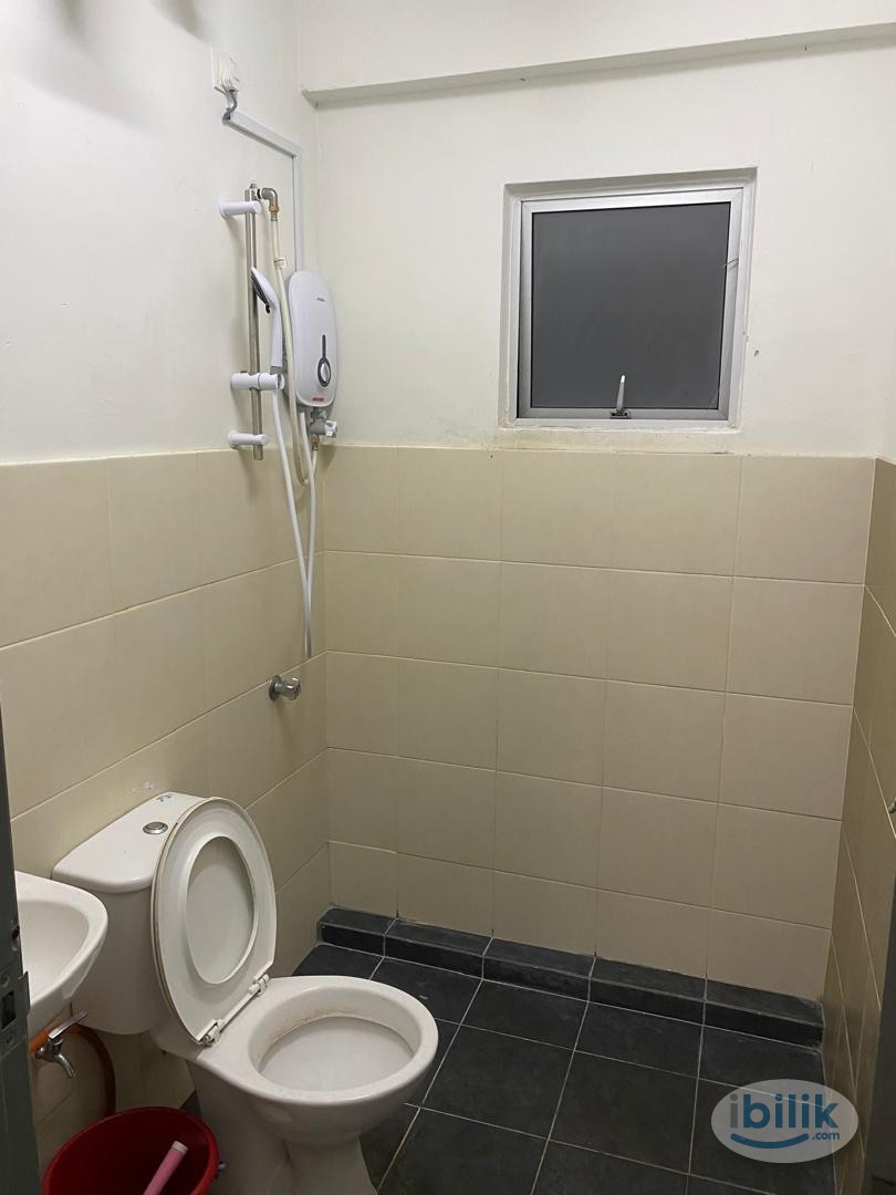 Master Room at Batu Kawan, Seberang Perai - Image 3