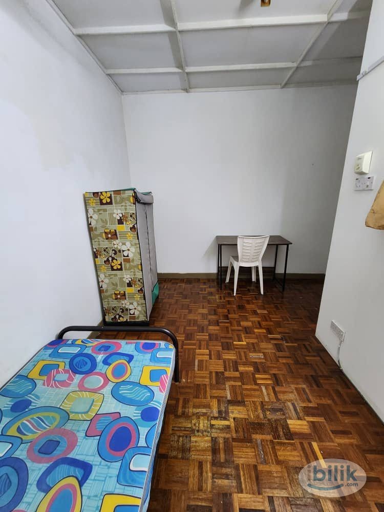 Walking Distance to Kelana Jaya LRT 🚅 Single Room at SS24 Petaling Jaya, Selangor - Image 2