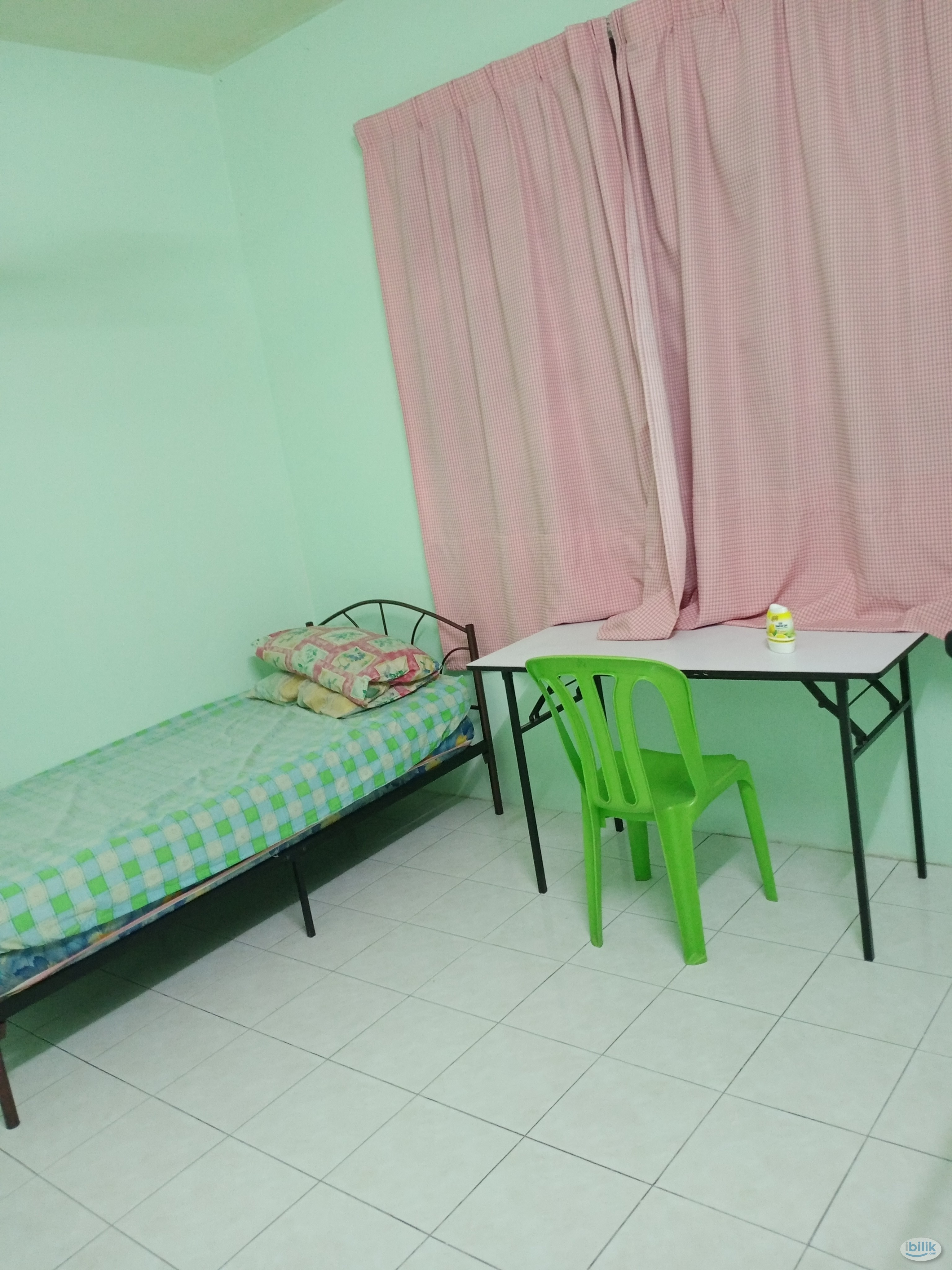 small room for rent - Image 1