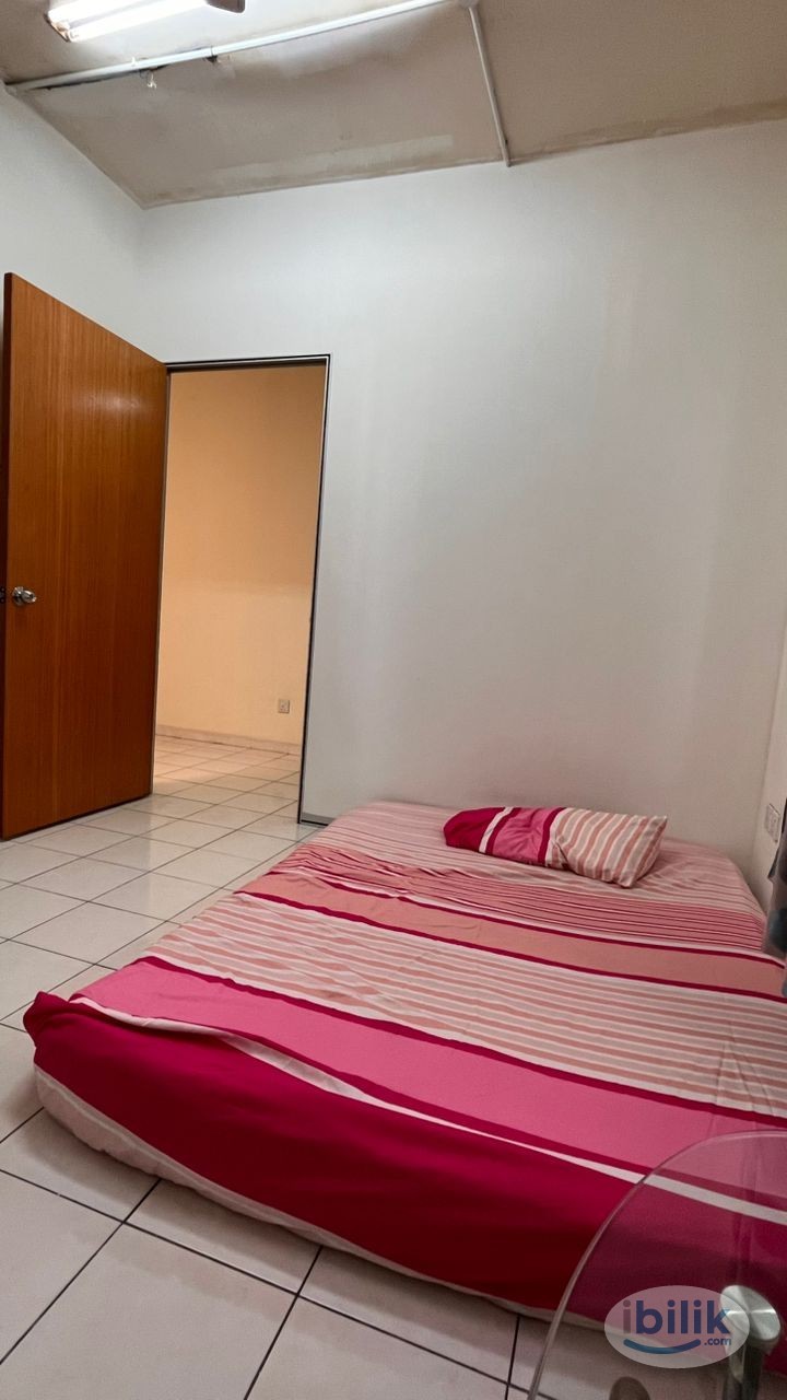 Middle Room at Ampang, Selangor - Image 1