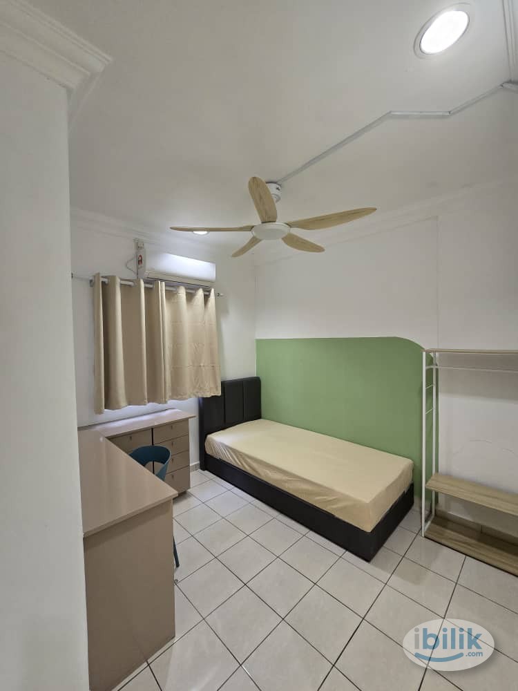 Single Room walk Taylor Sunway Pyramid Restaurant - Image 1