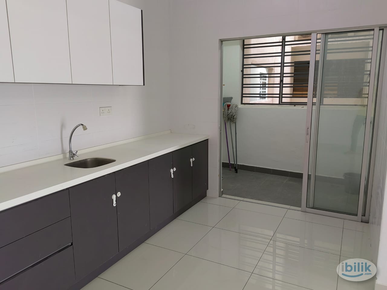 0611 Room for rent Single RM550. Steps to LRT, buses & convenience stores. 1 month rent can. - Image 2