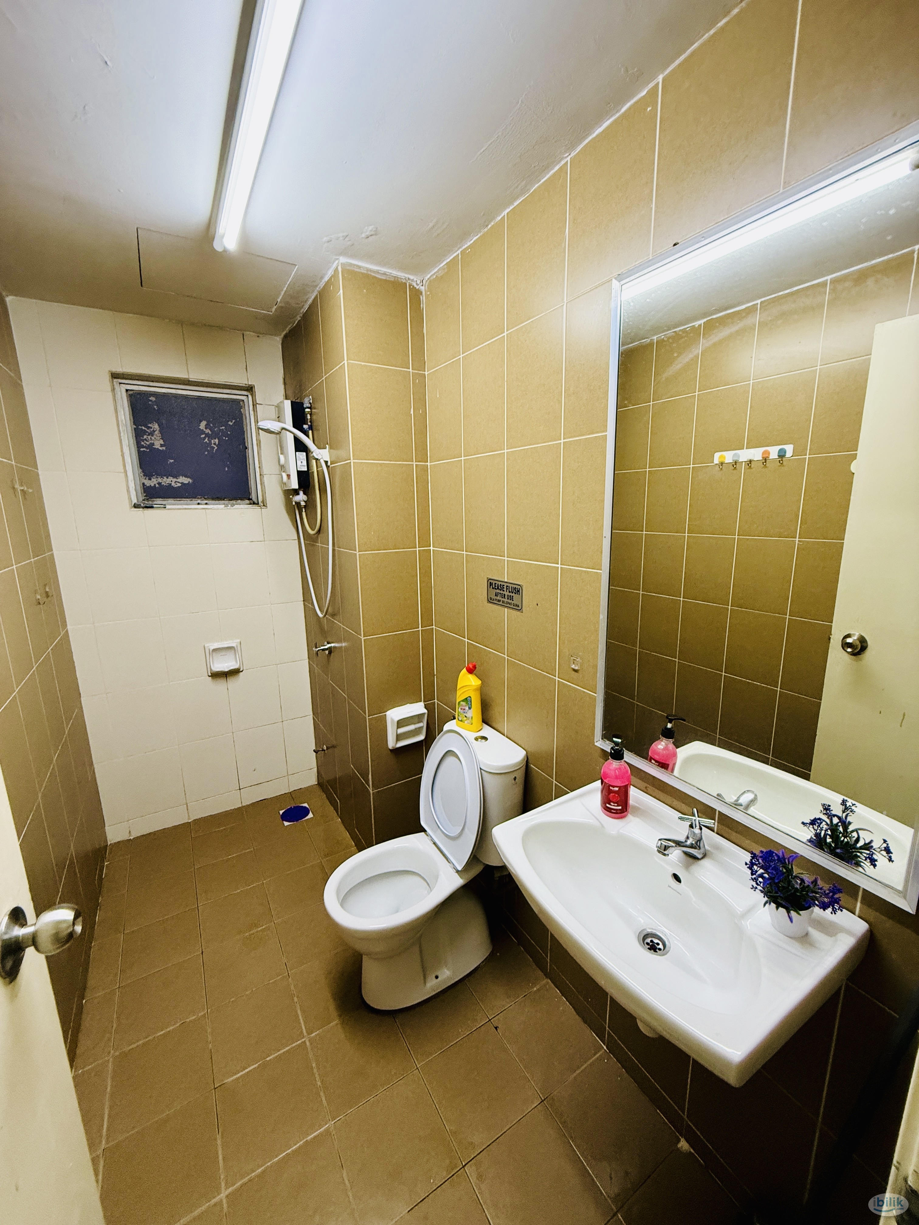 Female | Cyberjaya | Private Room | WIFI | Swimming Pool - Image 2