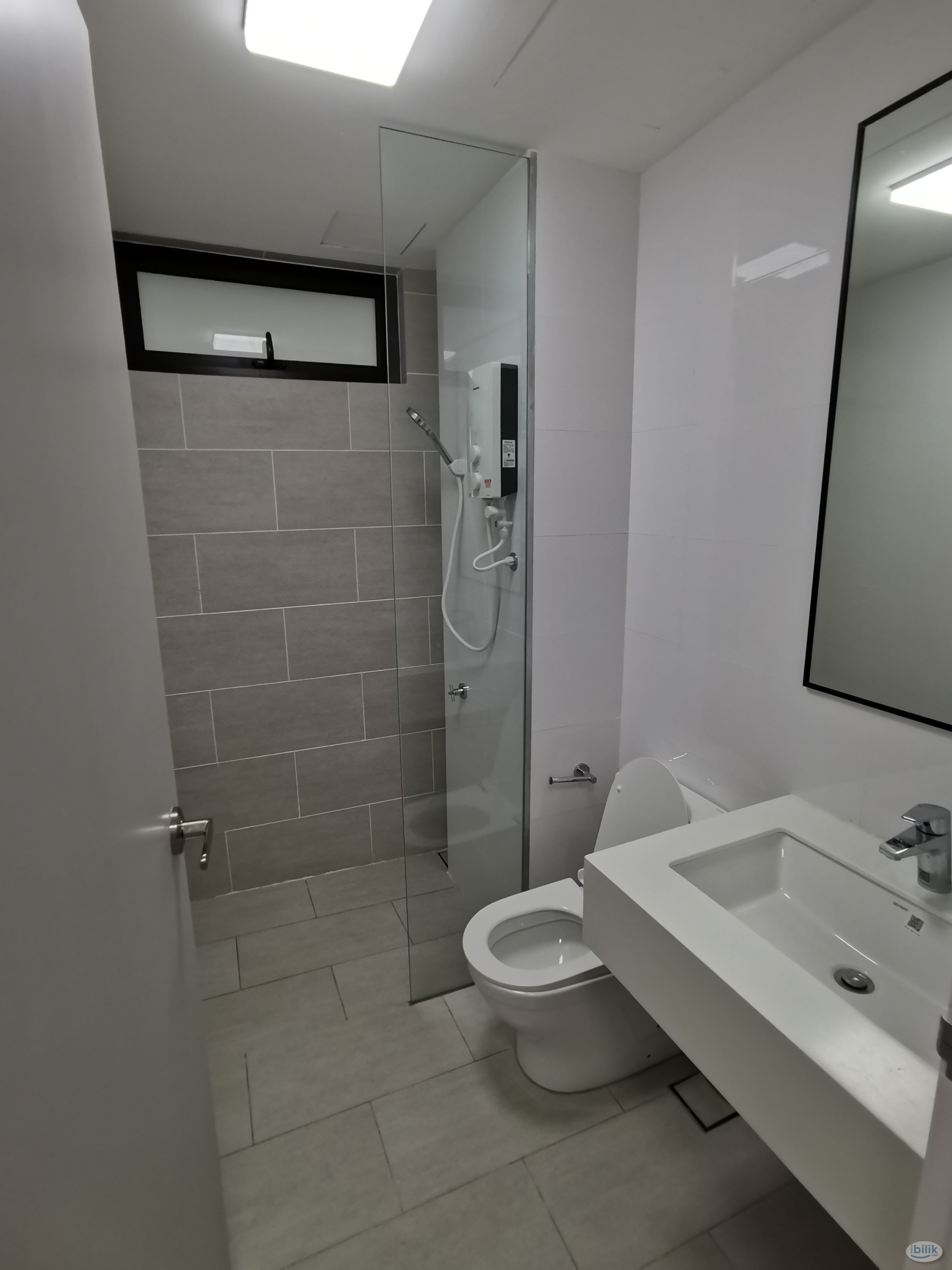 Vertu Resort Condo Aircond middle room include utilities share bathroom MIX GENDER - Image 4