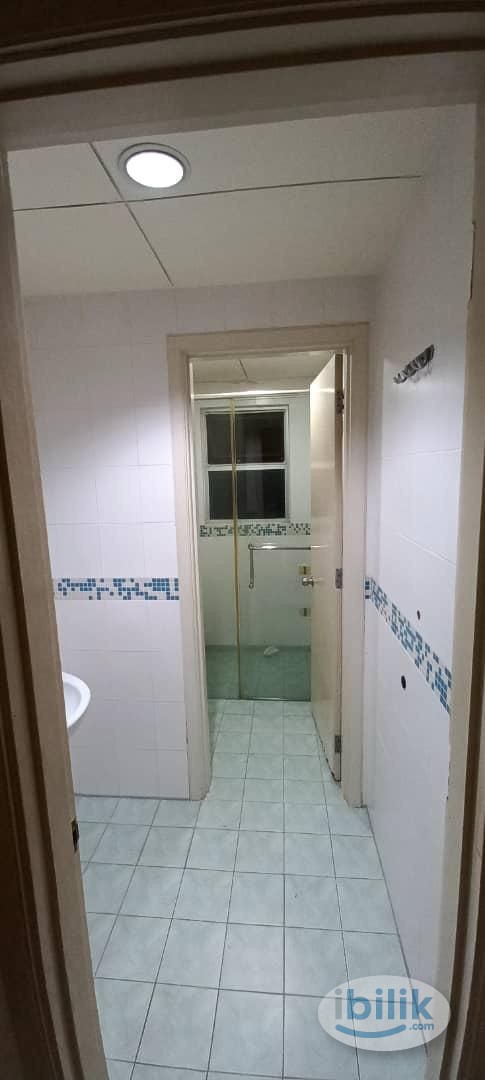 Seri Maya Big Middle Room Female Unit For Rent, 4 min walking distance to LRT Setiawangsa - Image 3