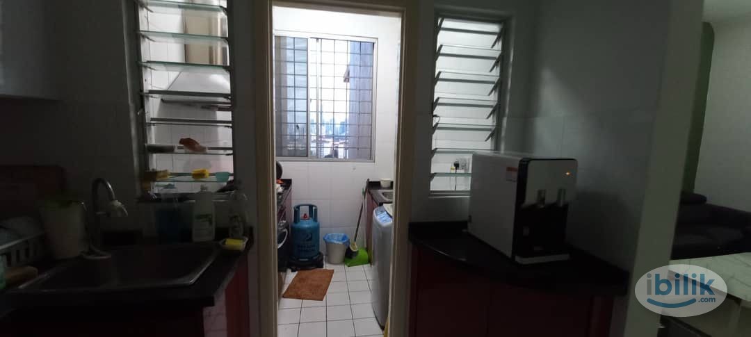Seri Maya Big Middle Room Female Unit For Rent, 4 min walking distance to LRT Setiawangsa - Image 4