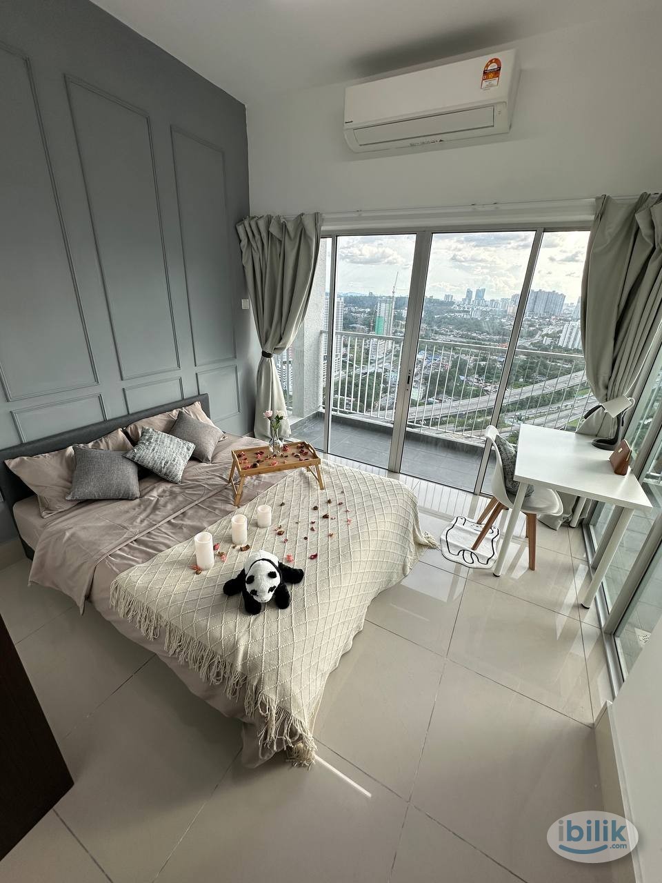 Middle Room at Razak City Residences, Sungai Besi - Image 1