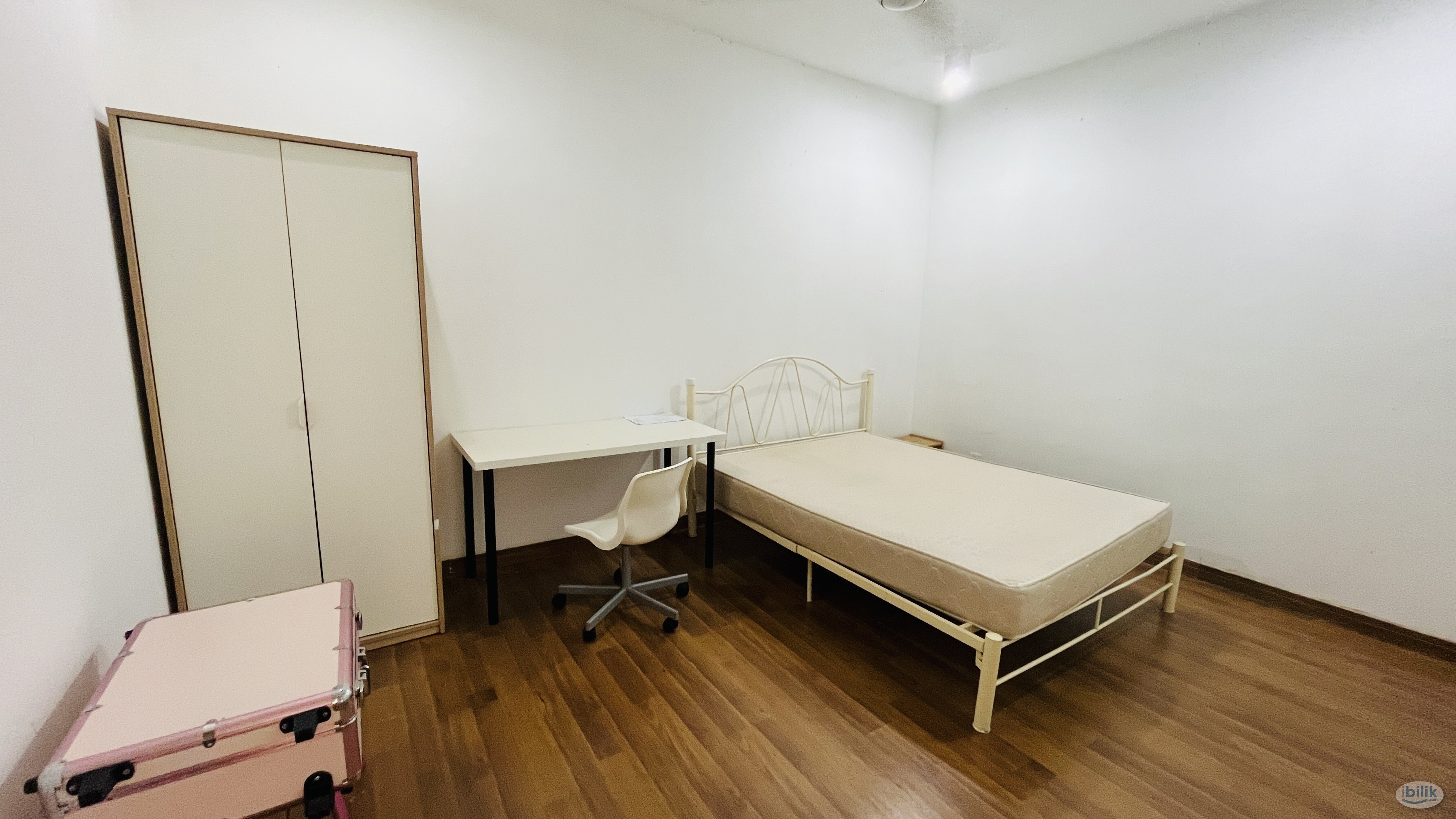 Titiwangsa Sentral Condo Middle Room at Titiwangsa Sentral, Titiwangsa Mear HKL and LRT and MRT Station - Image 1