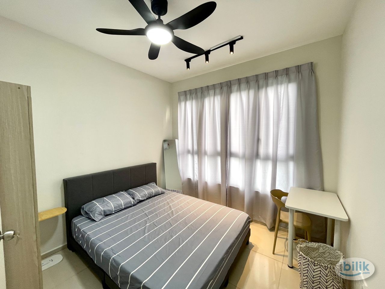 Seiring Residensi Pool View Rooms for Rent – Newly Furnished @ Female Unit - Image 1
