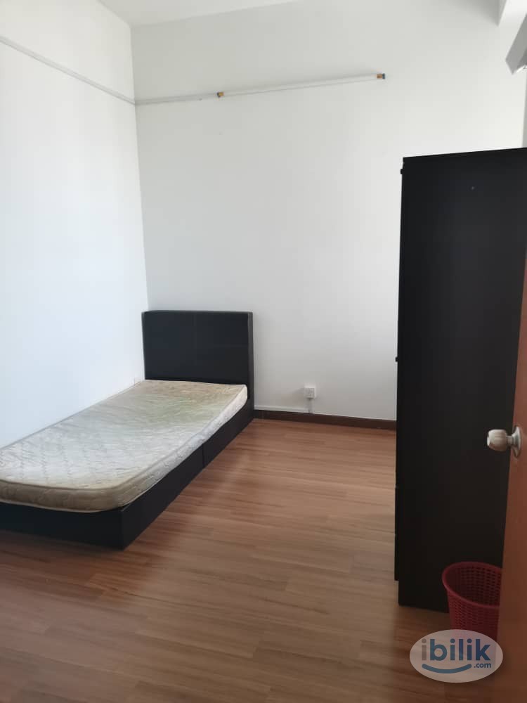 Middle Room at Impian Meridian, UEP Subang Jaya - Image 2