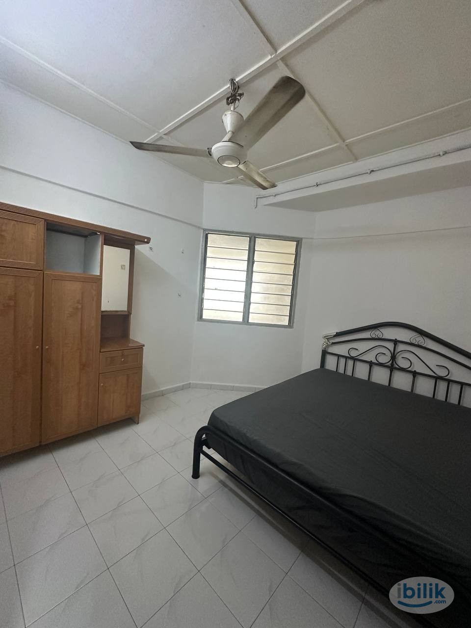 Middle Room at N-Park, Batu Uban - Image 1