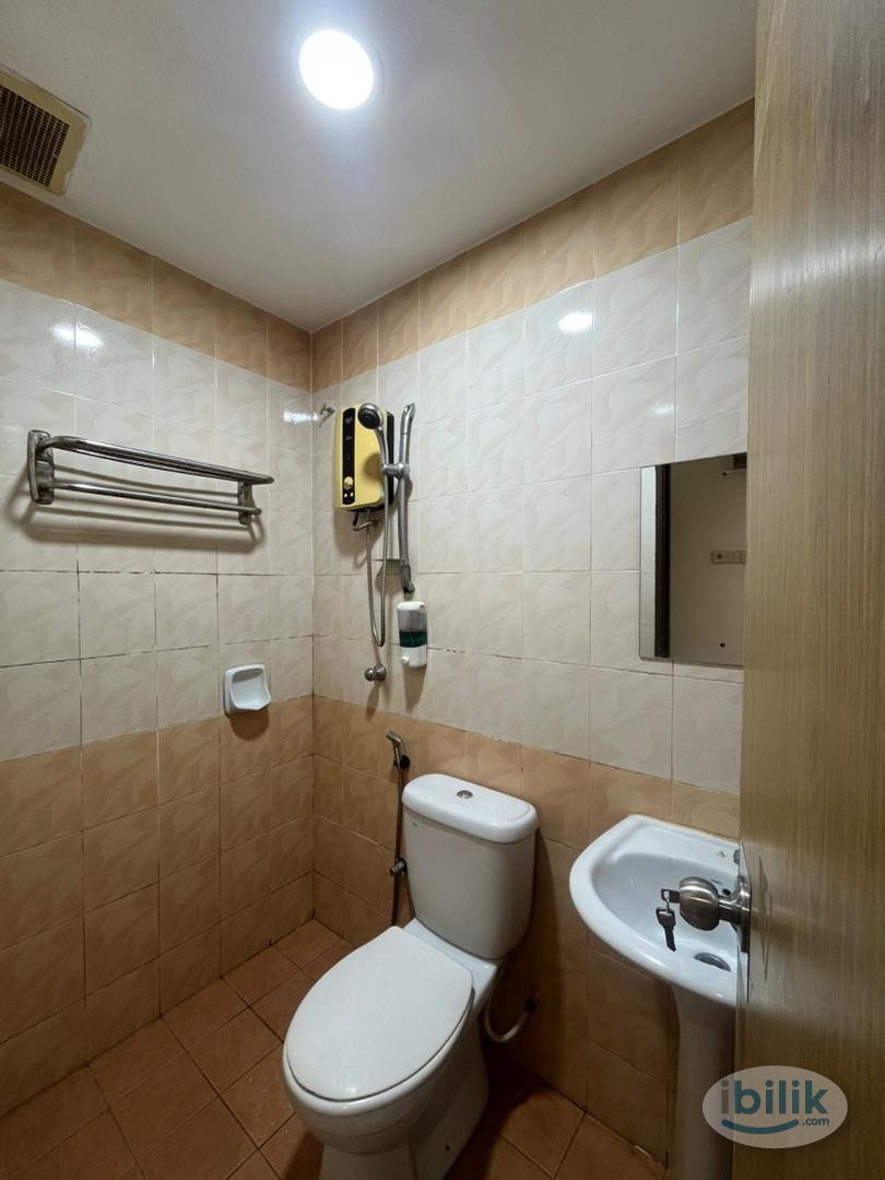 Master Room at Pudu | 8 MINS WALK TO LRT PLAZA RAKYAT 📍 - Image 3
