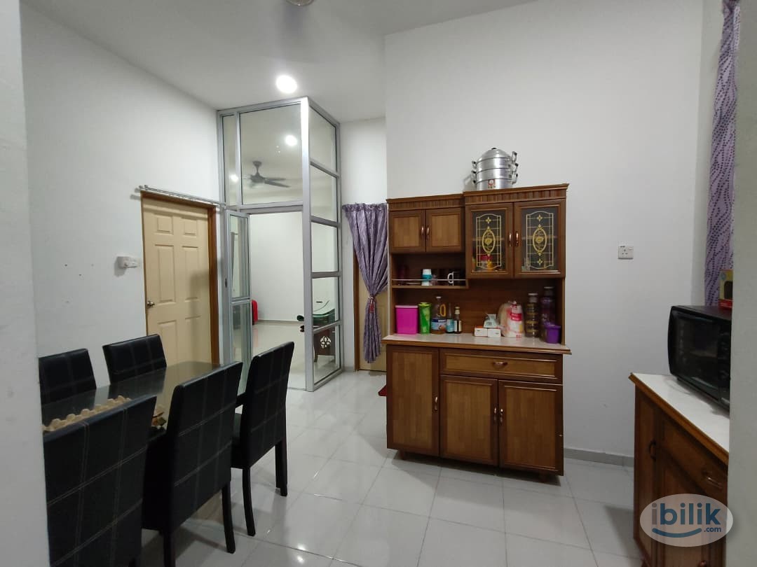 Middle Room at Kemaman, Terengganu - Image 1