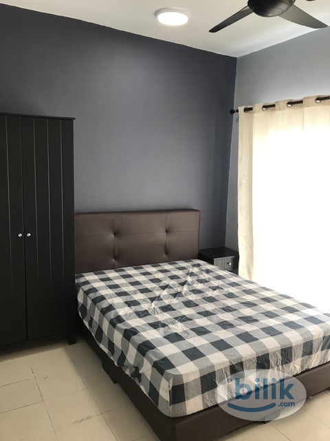 Balcony Room at Suriamas Condo_Chinese Housemate - Image 1
