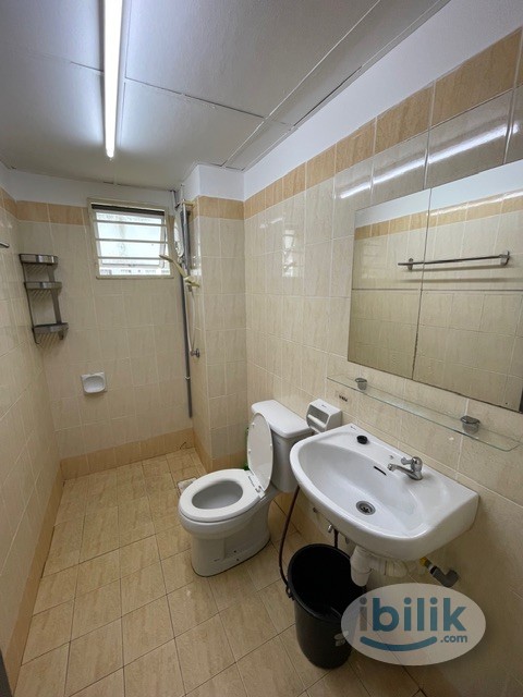 Balcony Room at Suriamas Condo_Chinese Housemate - Image 5