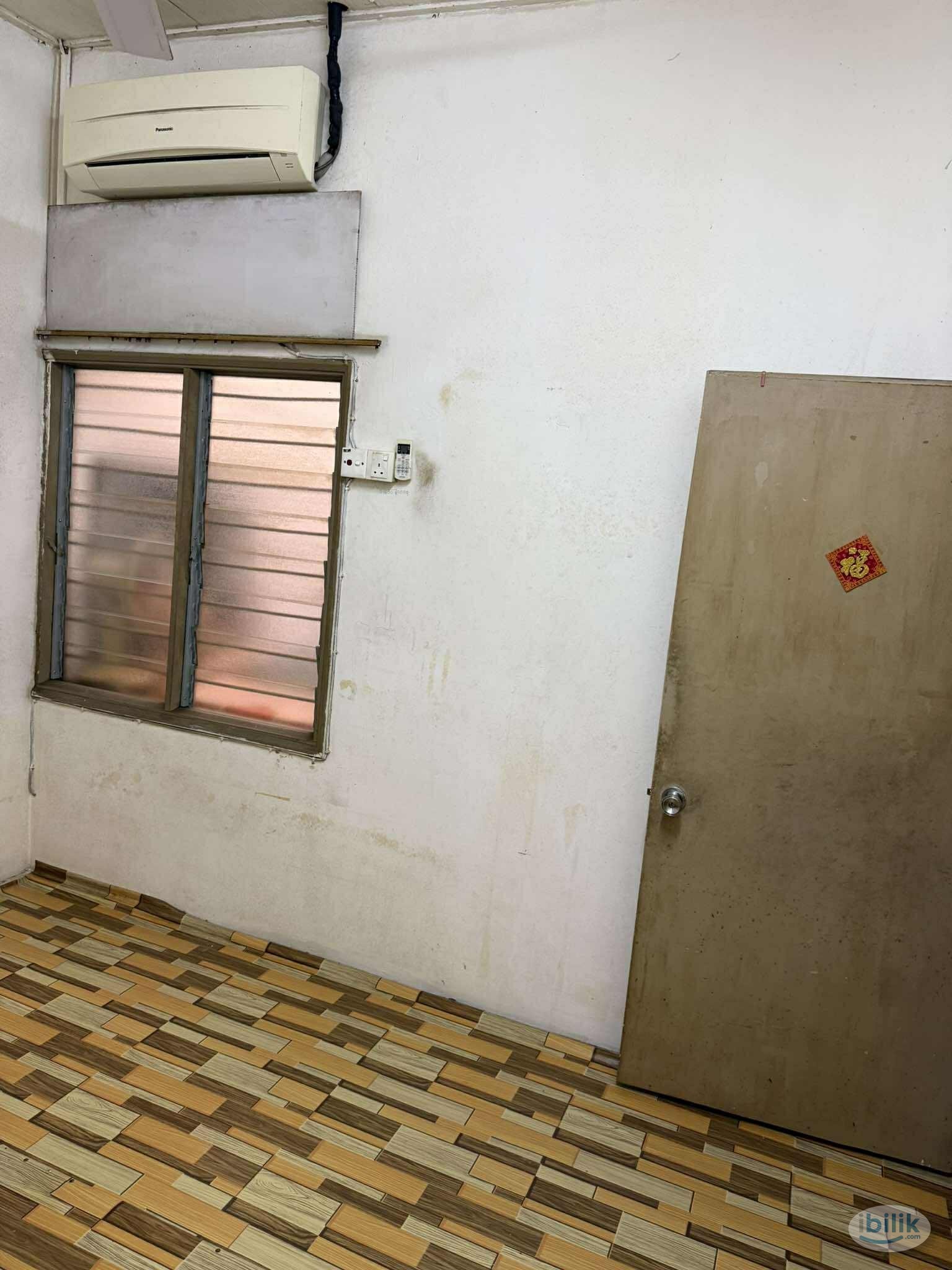Middle Room at Taman Bukit Maluri, Kepong - Image 5