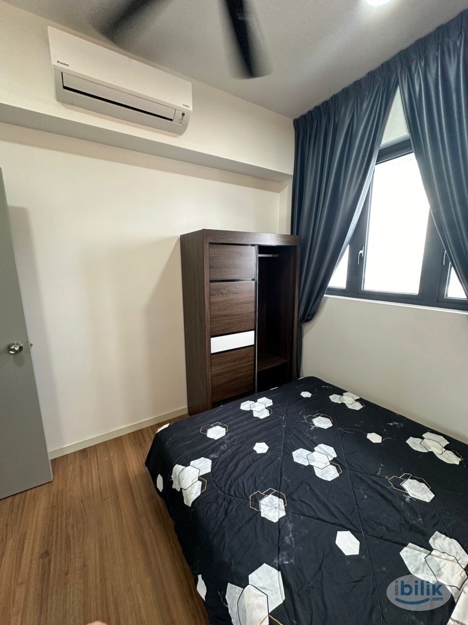 Fully Furnished Middle room F Unit at M Vertica Walking to MRT - Image 1