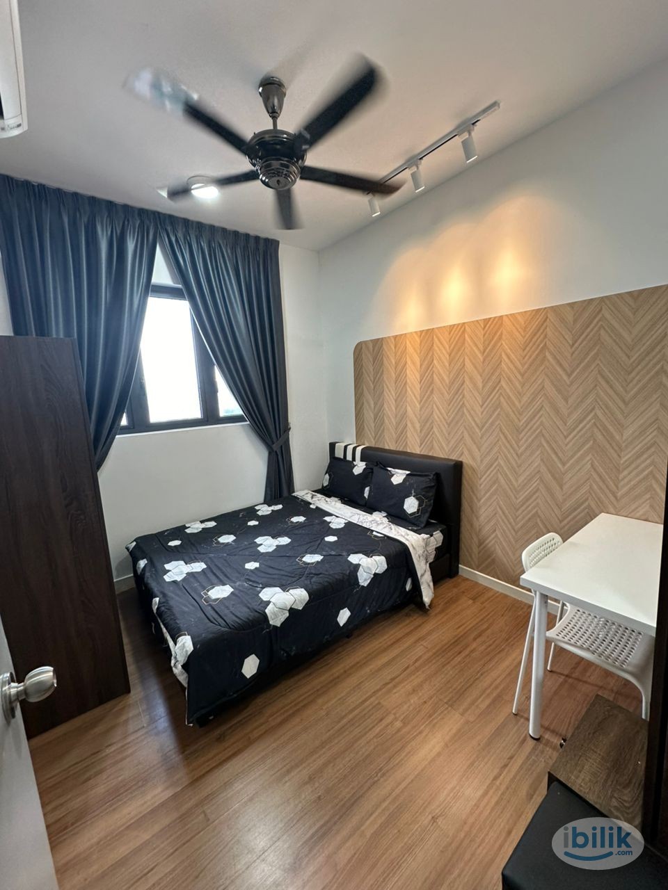 Fully Furnished Middle room F Unit at M Vertica Walking to MRT - Image 2