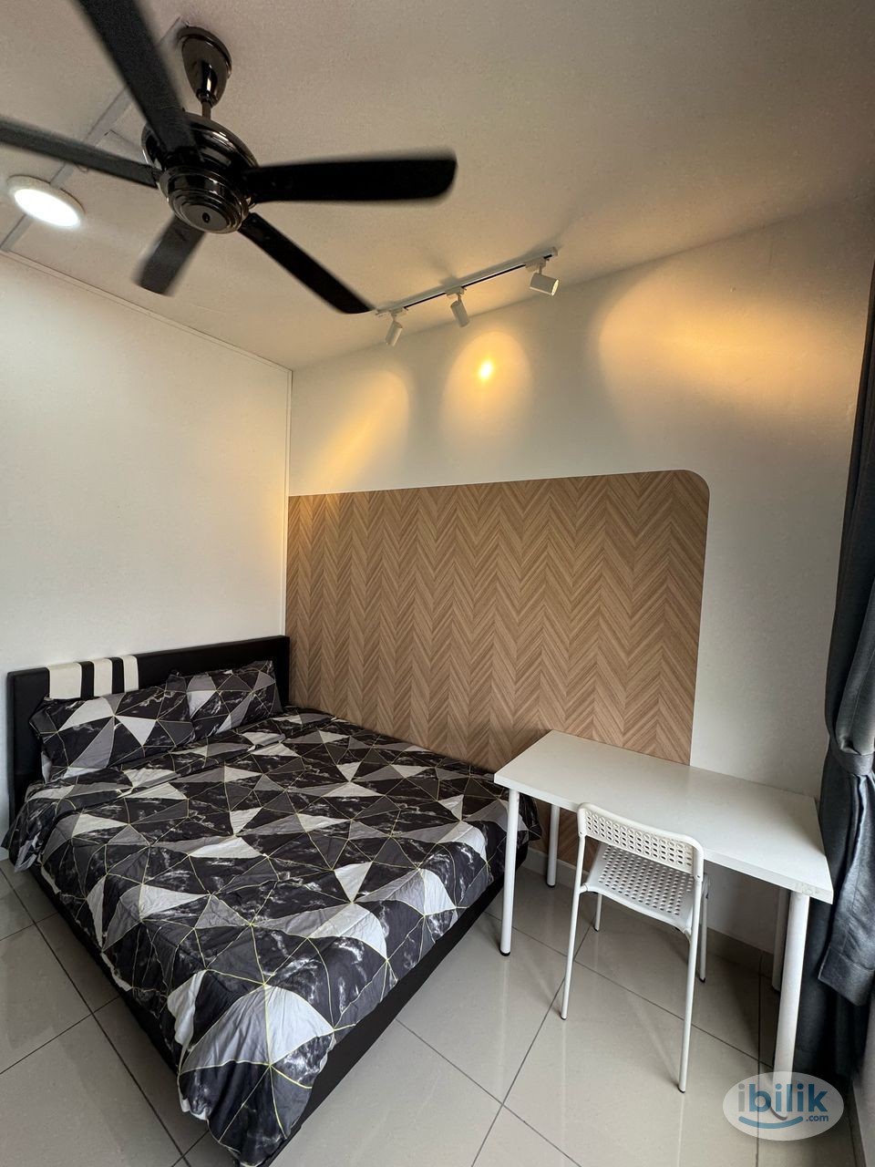 Fully Furnished Middle room with big window at M Vertica walking to MRT - Image 2