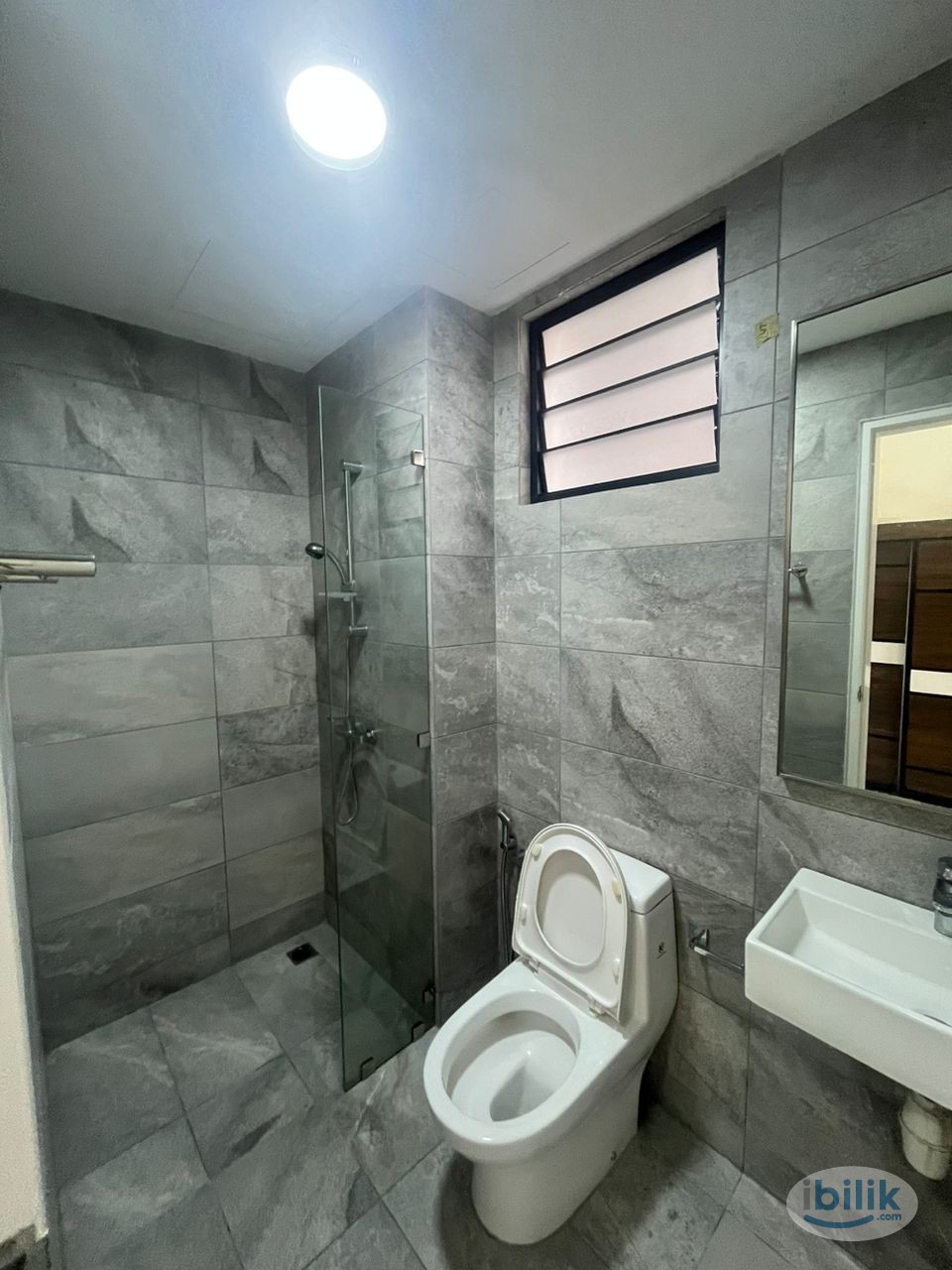 Fully Furnished Master room Female Unit at Equine Residences Seri Kembangan - Image 4