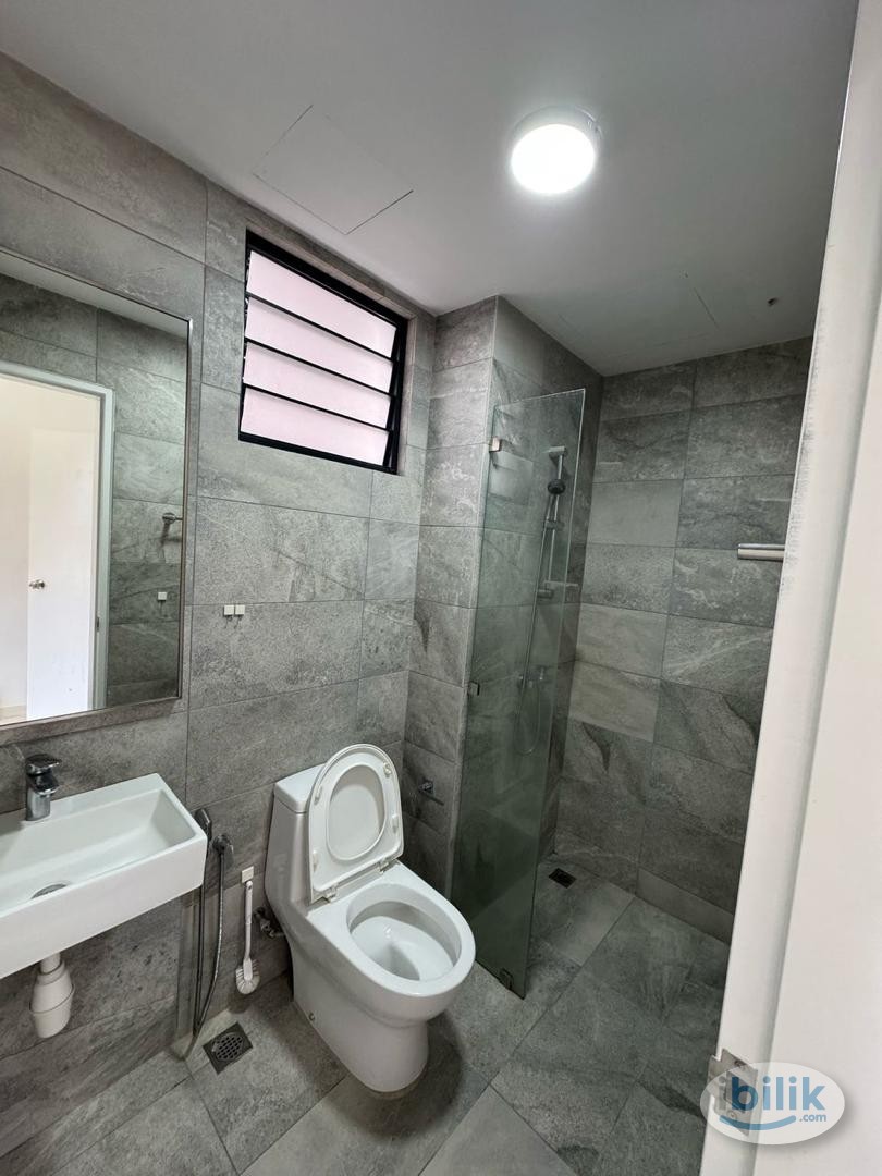 Fully Furnished Balcony room at Equine Residences Seri Kembangan - Image 5