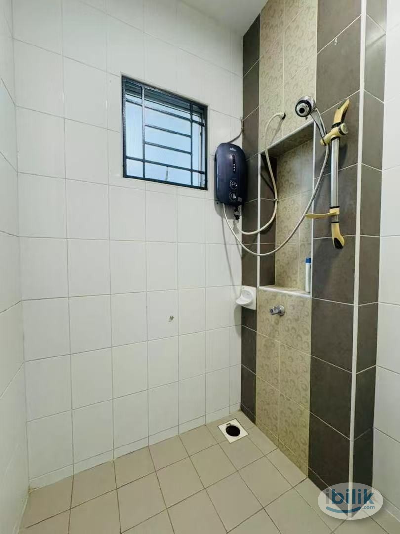 💰 ZERO DEPOSIT! ✨ | 🏡 Fully Furnished Medium Room 🛏️ | 🚶‍♀️🚶‍♂️ Only 9-min Walk to MRT Bandar Utama 🚇🗺️ | Super Convenie - Image 2