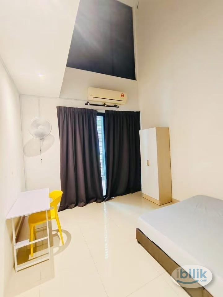 💰 ZERO DEPOSIT! ✨ | 🏡 Fully Furnished Medium Room 🛏️ | 🚶‍♀️🚶‍♂️ Only 9-min Walk to MRT Bandar Utama 🚇🗺️ | Super Convenie - Image 3