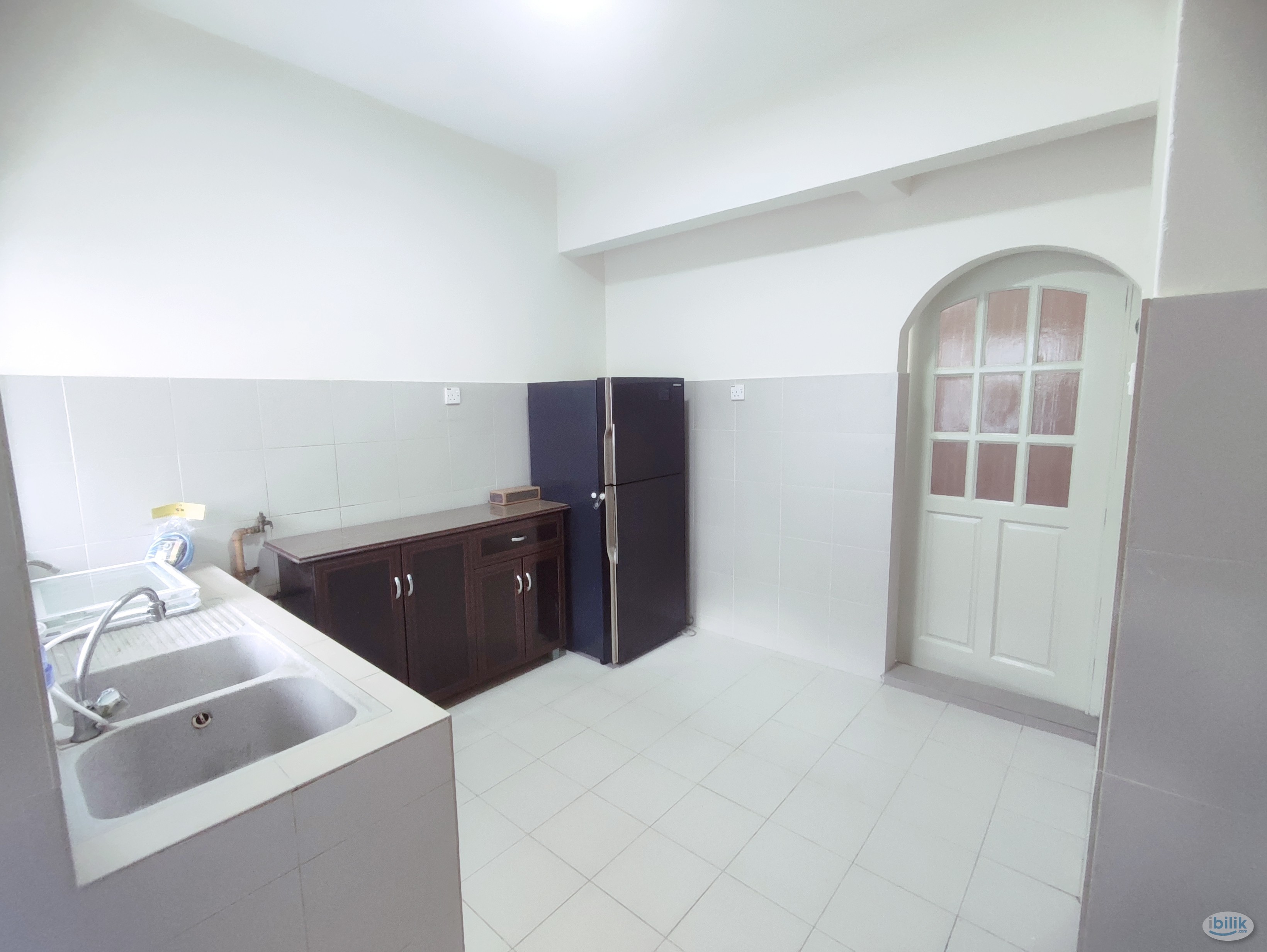 Female single window aircon room at Kiara green townhouse - Image 4