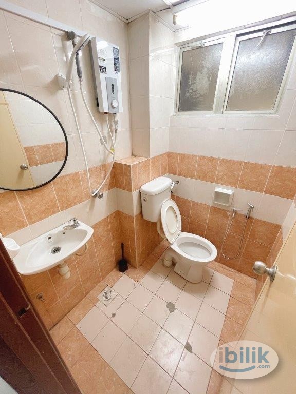 🥇 Renting out middle room at Pelangi Damansara apartment block D - Image 5