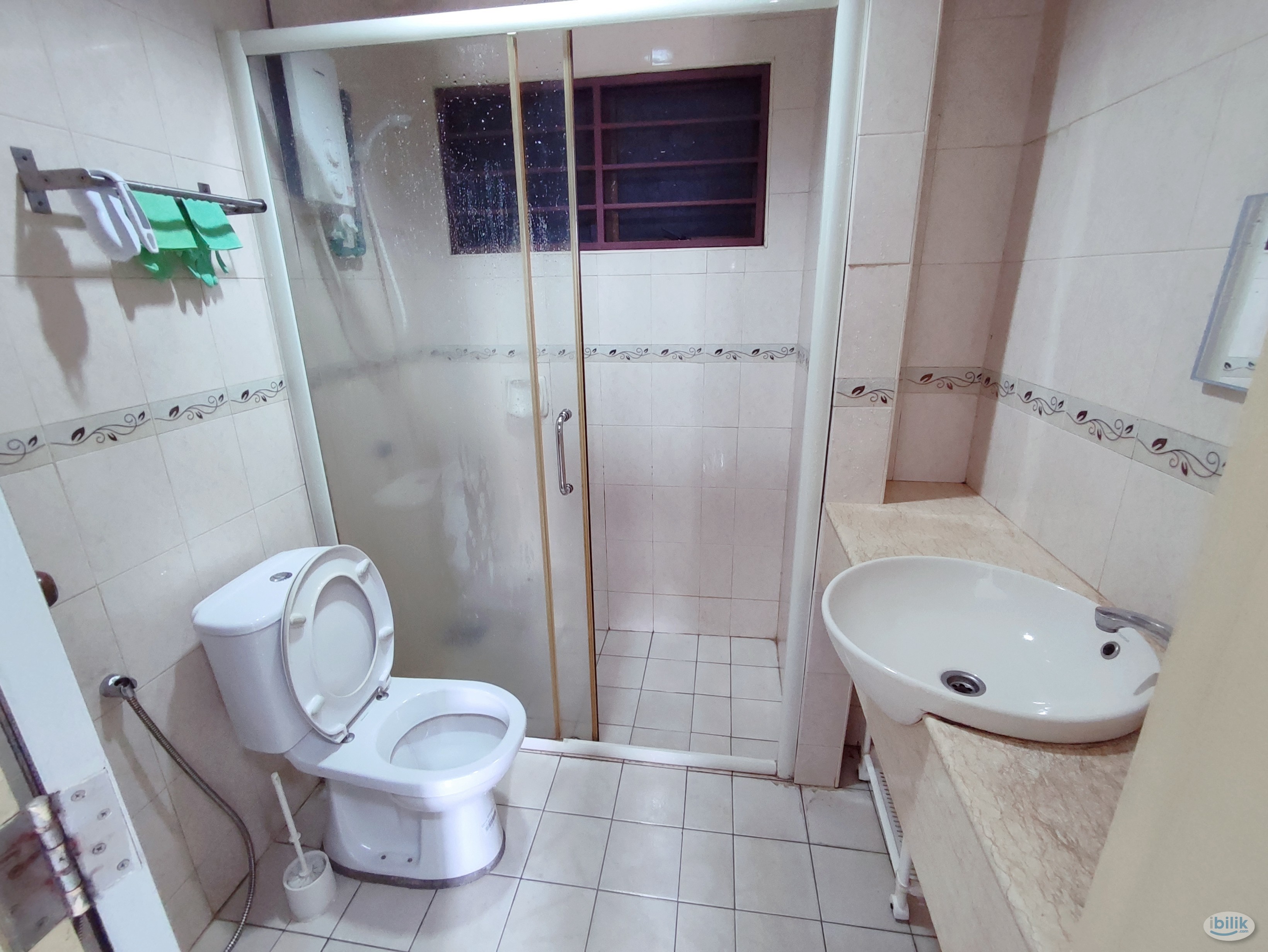 Female master room available at pelangi utama Condominium - Image 2