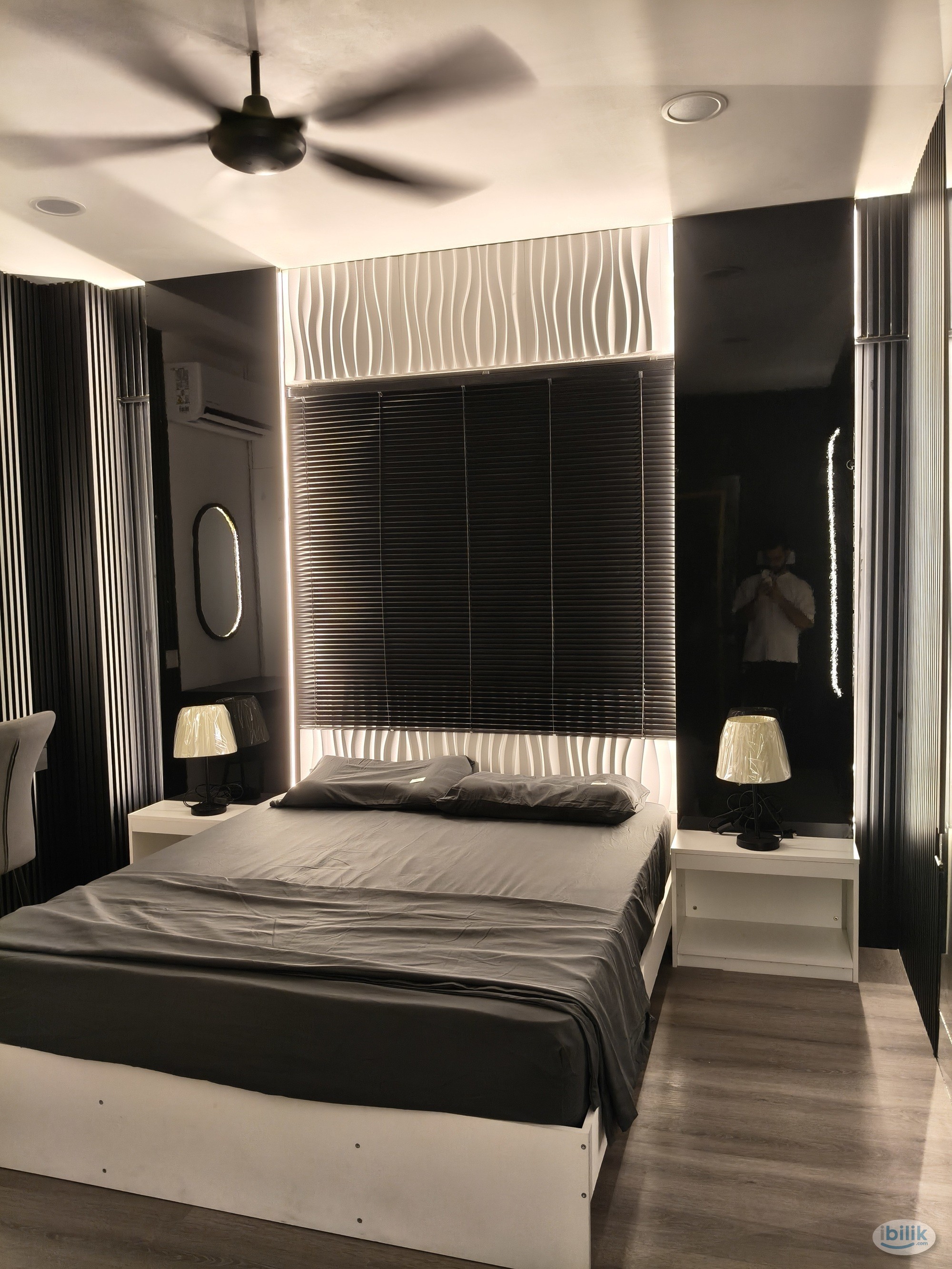 Luxury Black & Gold Suite Master Room @ Damansara Damai | 3 Min MRT & Facing Econsave | All-New Furnished | Female Unit - Image 1