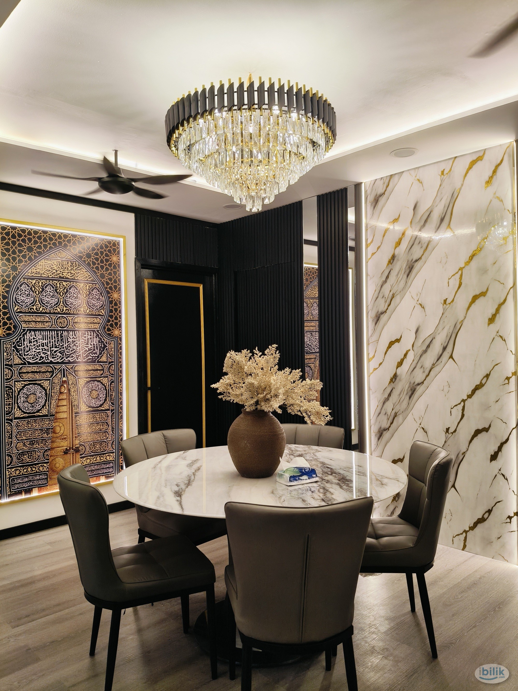 Luxury Black & Gold Suite Master Room @ Damansara Damai | 3 Min MRT & Facing Econsave | All-New Furnished | Female Unit - Image 4