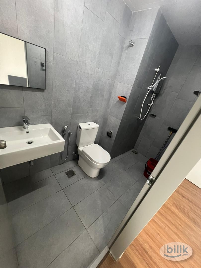 M Vertica Master Room with Private Bathroom Mixed Gender Unit For Rent, walking distance to LRT/MRT Maluri - Image 3