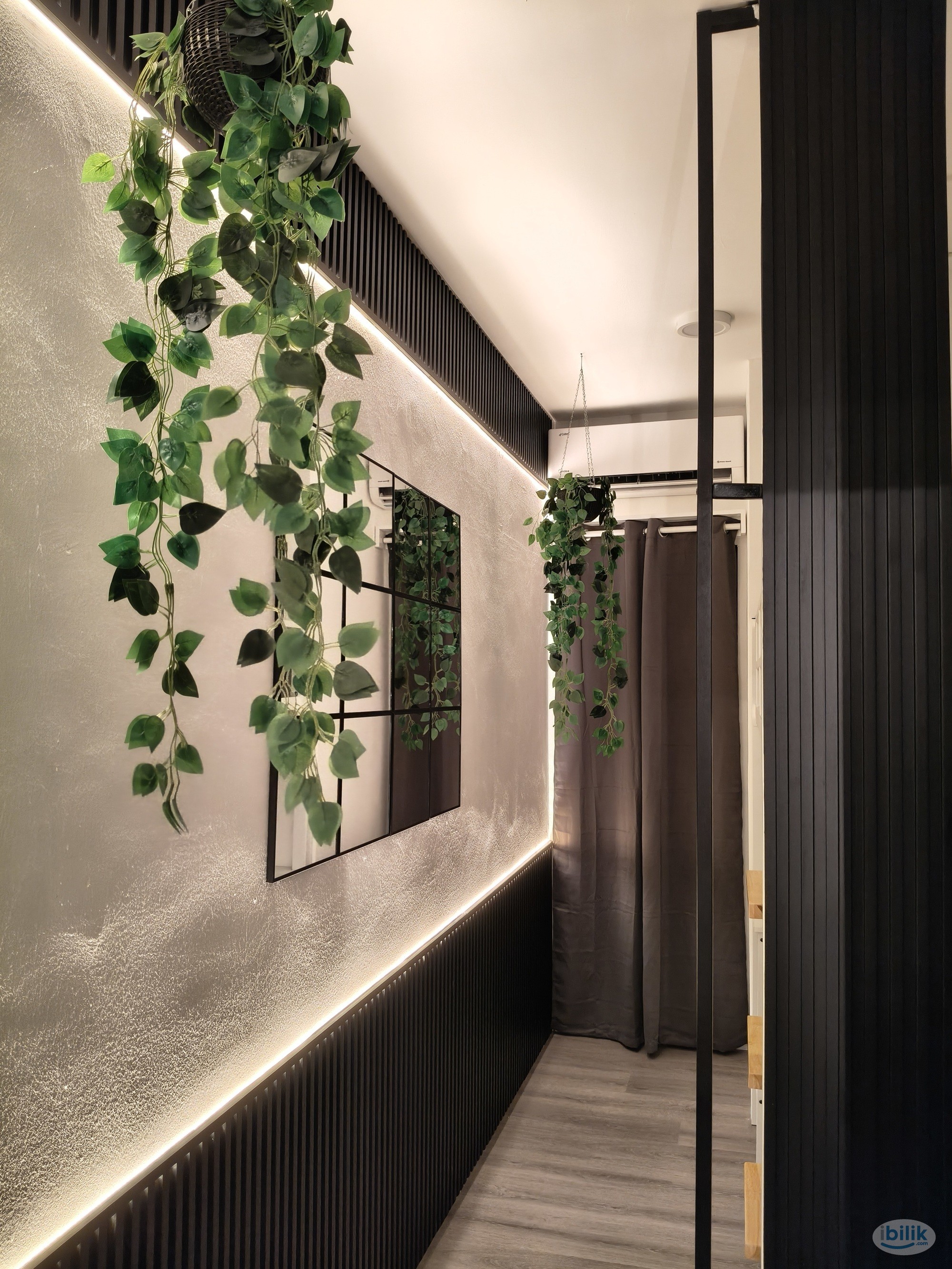 Luxury Black & Gold Single Room @ Damansara Damai | 3 Min MRT & Facing Econsave | All-New Furnished | Female Unit | Room - Image 2