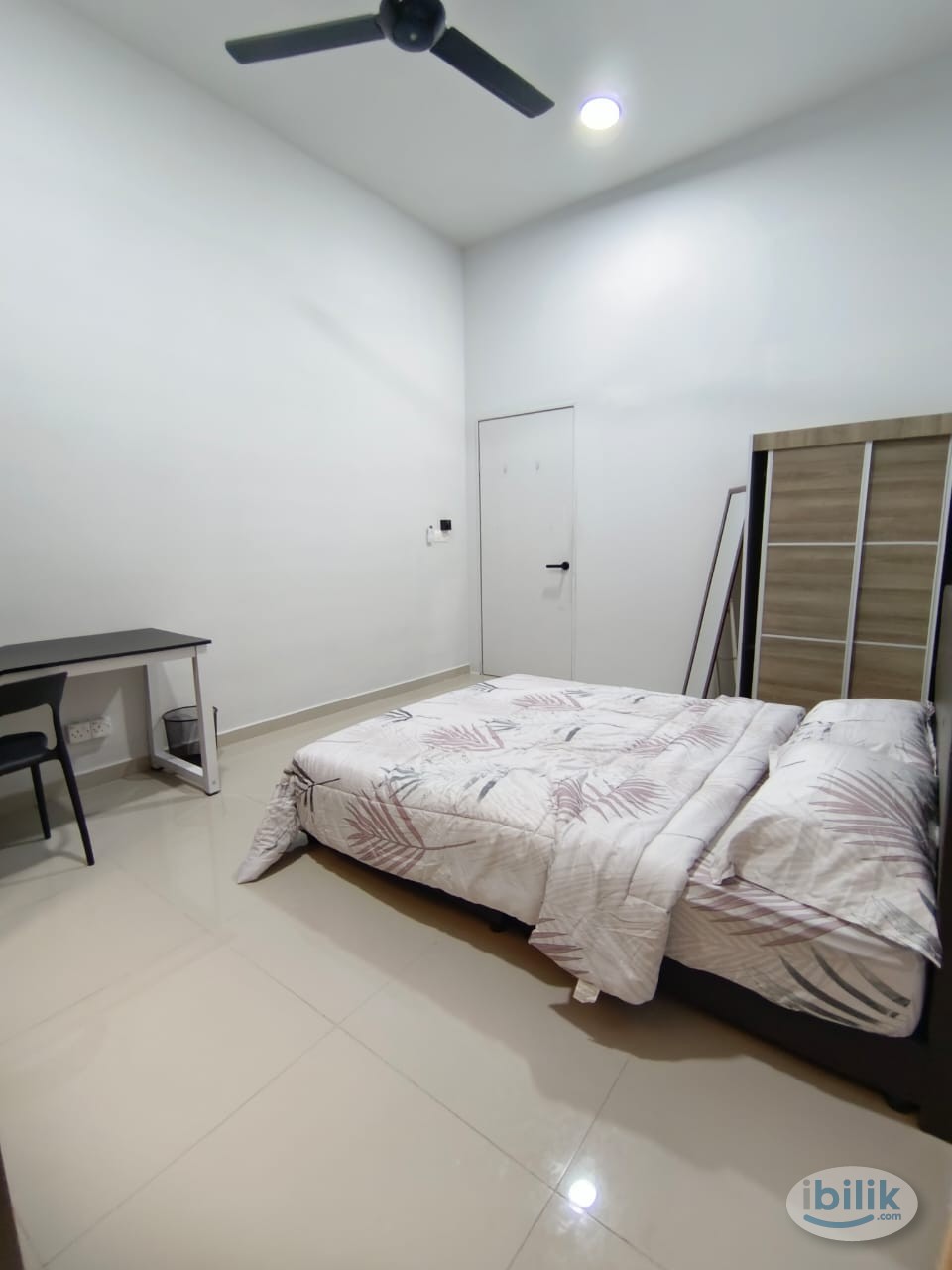 🚗 5 mins to Jonker & Hotpot Street · Balcony Room - Image 2