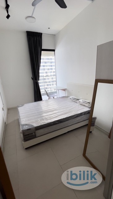 Cozy Middle Room For Rent in Sqwhere Residence, MRT Kampung Selamat - Image 1