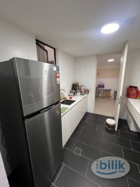 Cozy Middle Room For Rent in Sqwhere Residence, MRT Kampung Selamat - Image 3