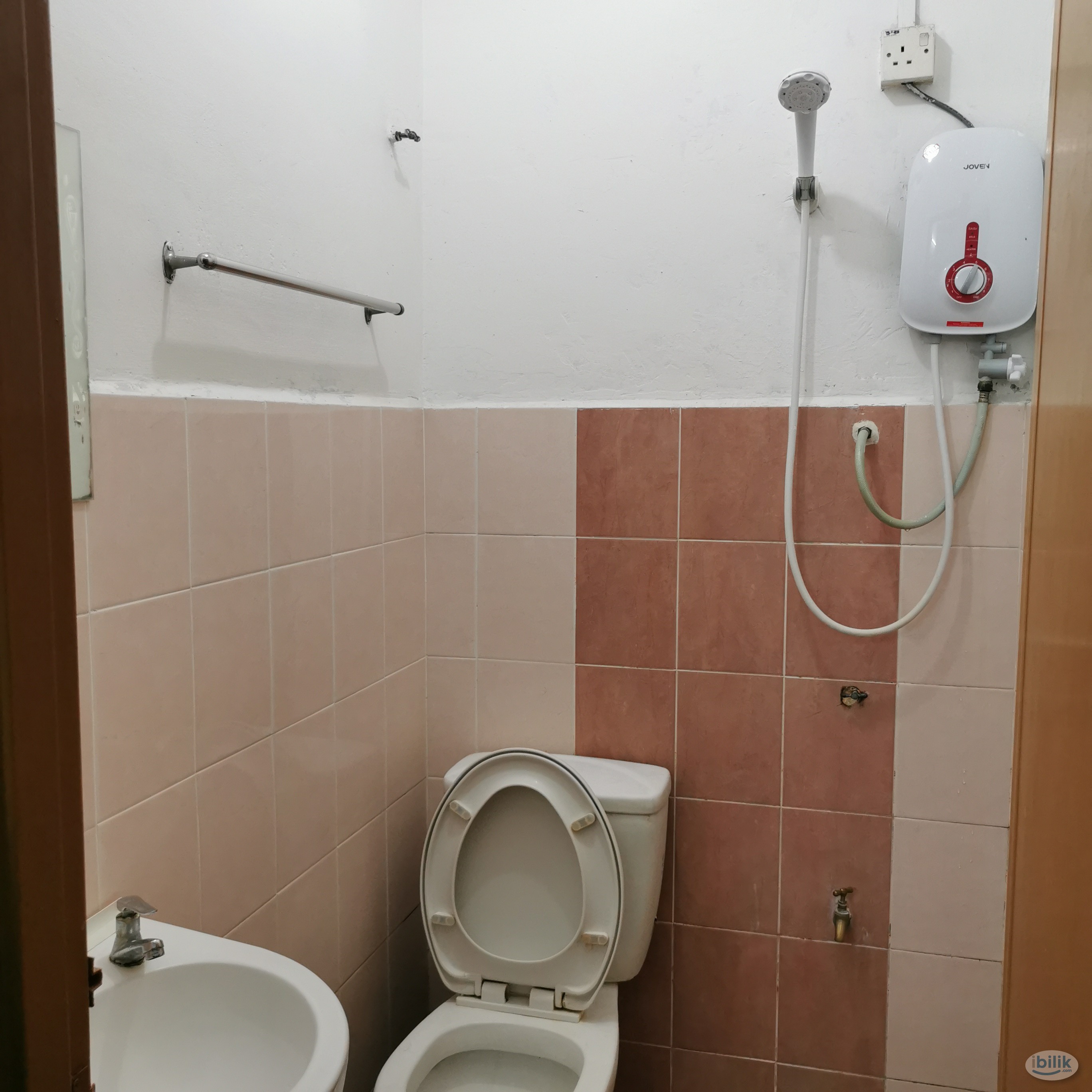 SS15 house facing Subang Jaya LRT / KTM station – own bath, room furnished posted by owner - Image 4