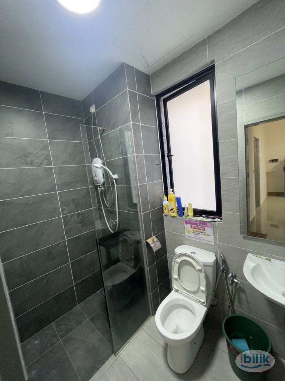 Cozy Middle Room For Rent in Urbano Utropolis UOW - Image 5