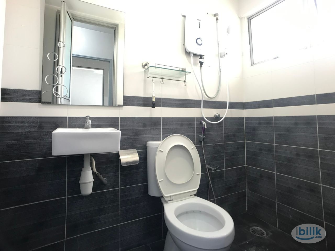 CLEAN SINGLE ROOM FOR RENT (FEMALE UNIT) - Image 5