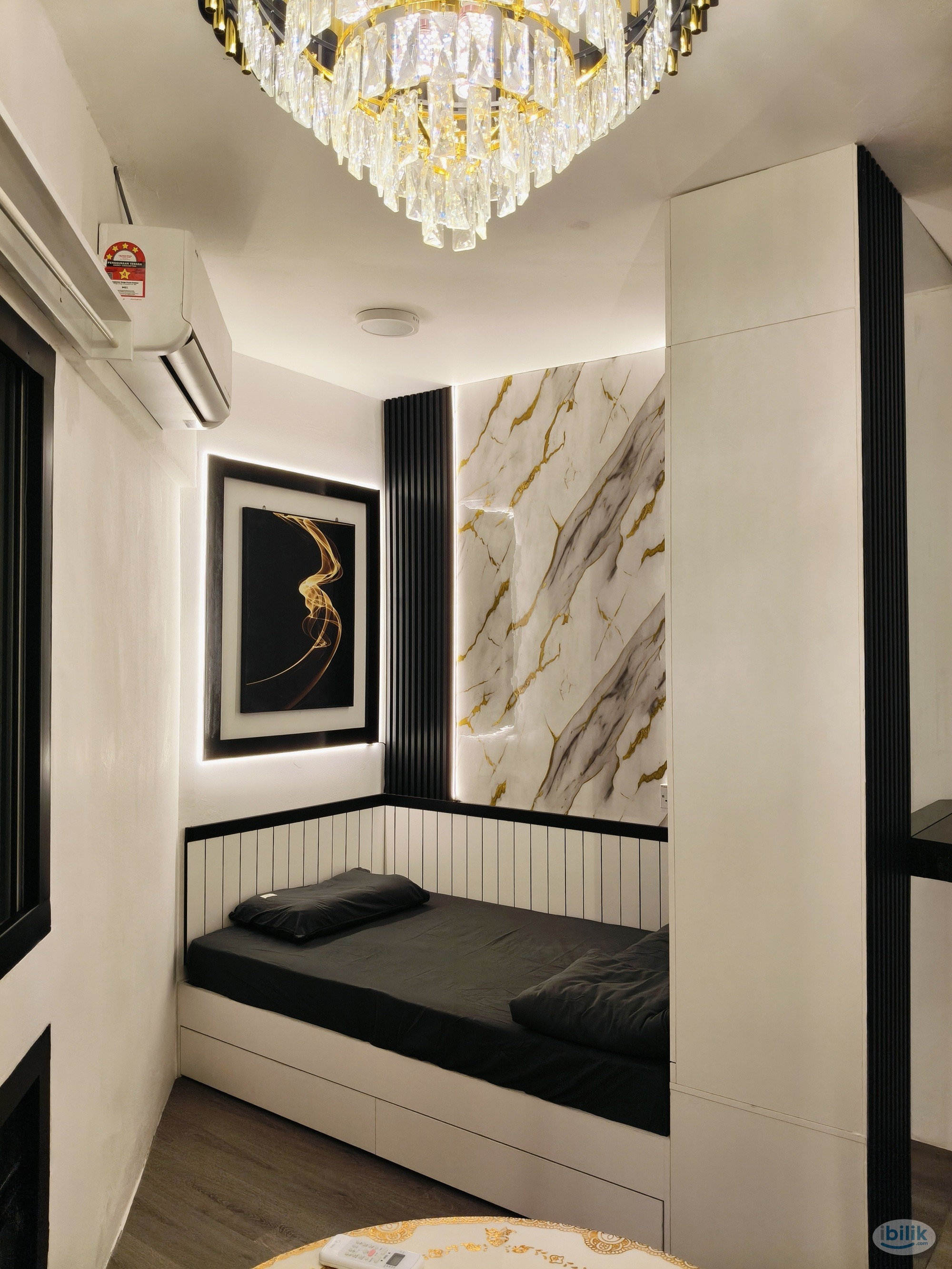 Luxury Black & Gold Single Room @ Damansara Damai | 3 Min MRT & Facing Econsave | All-New Furnished | Female Unit | Room - Image 1