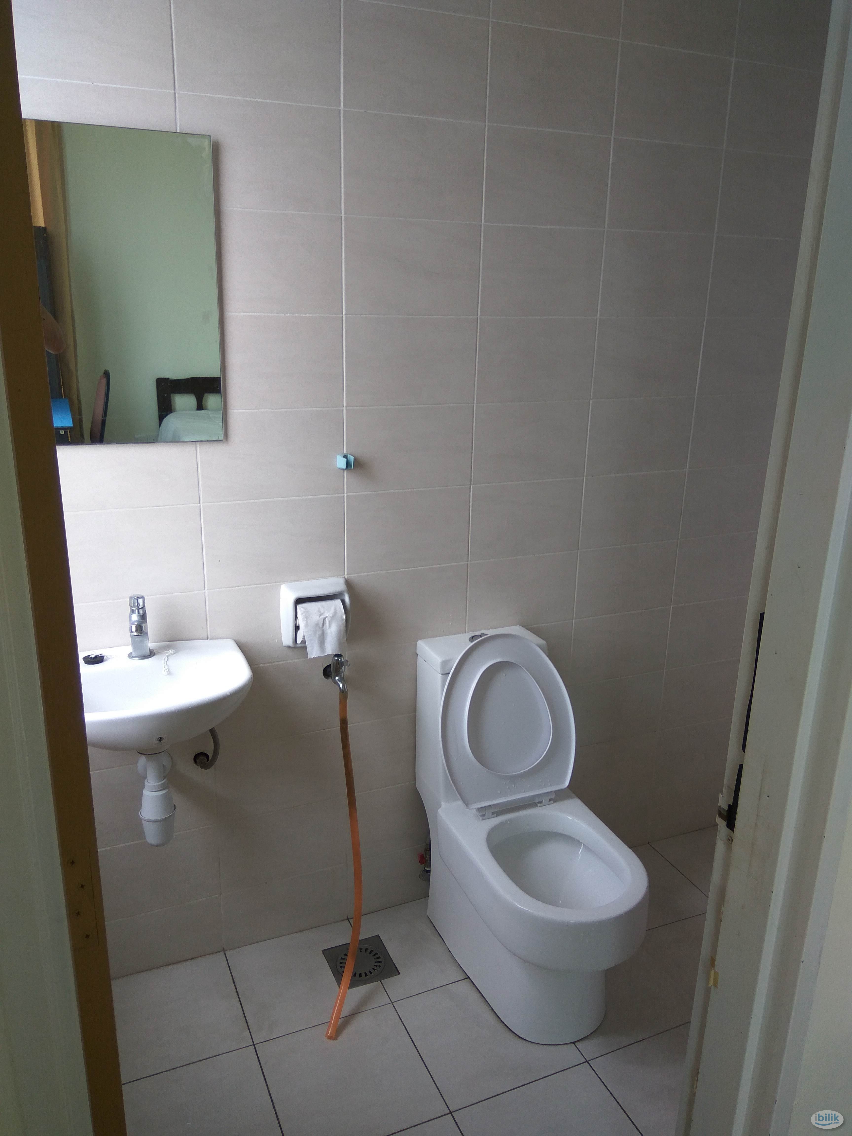 Master Room at Impian Meridian, UEP Subang Jaya Cilantro Sunway Monash Alfa University  USJ 1 - Image 2