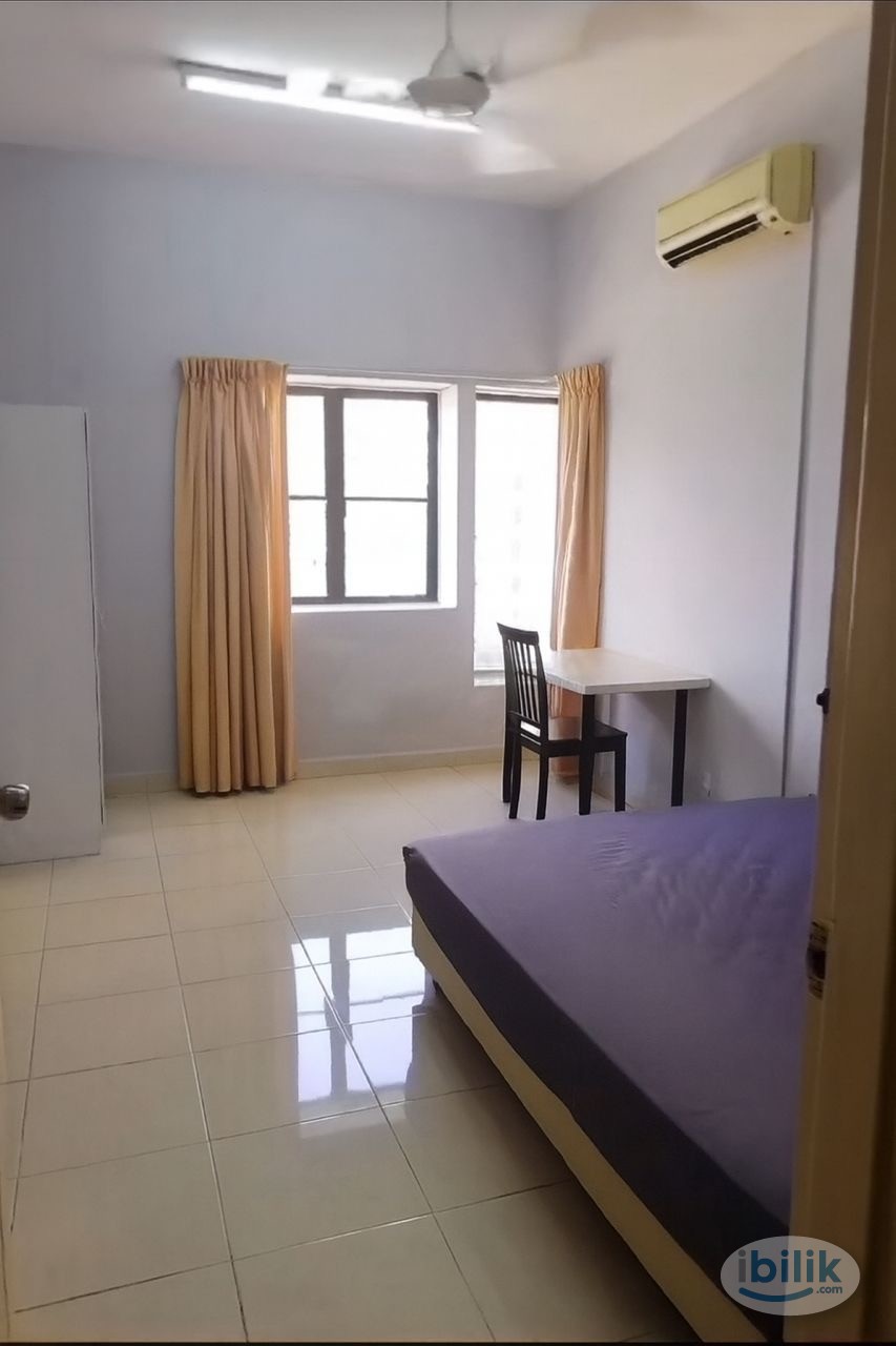 Middle Room at Pelangi Utama, Bandar Utama - Image 1