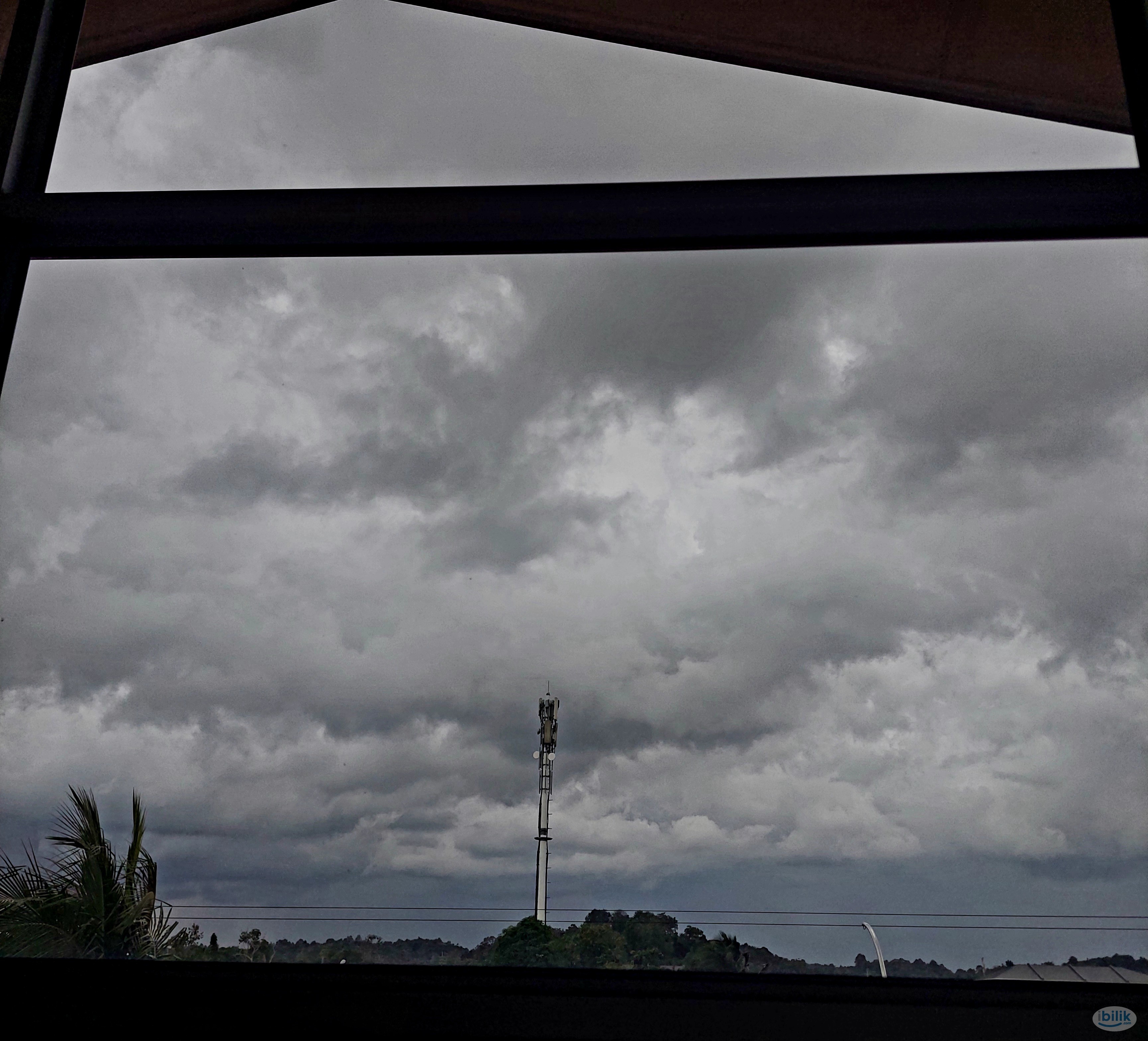Middle Room at Bintulu, Sarawak - Image 3