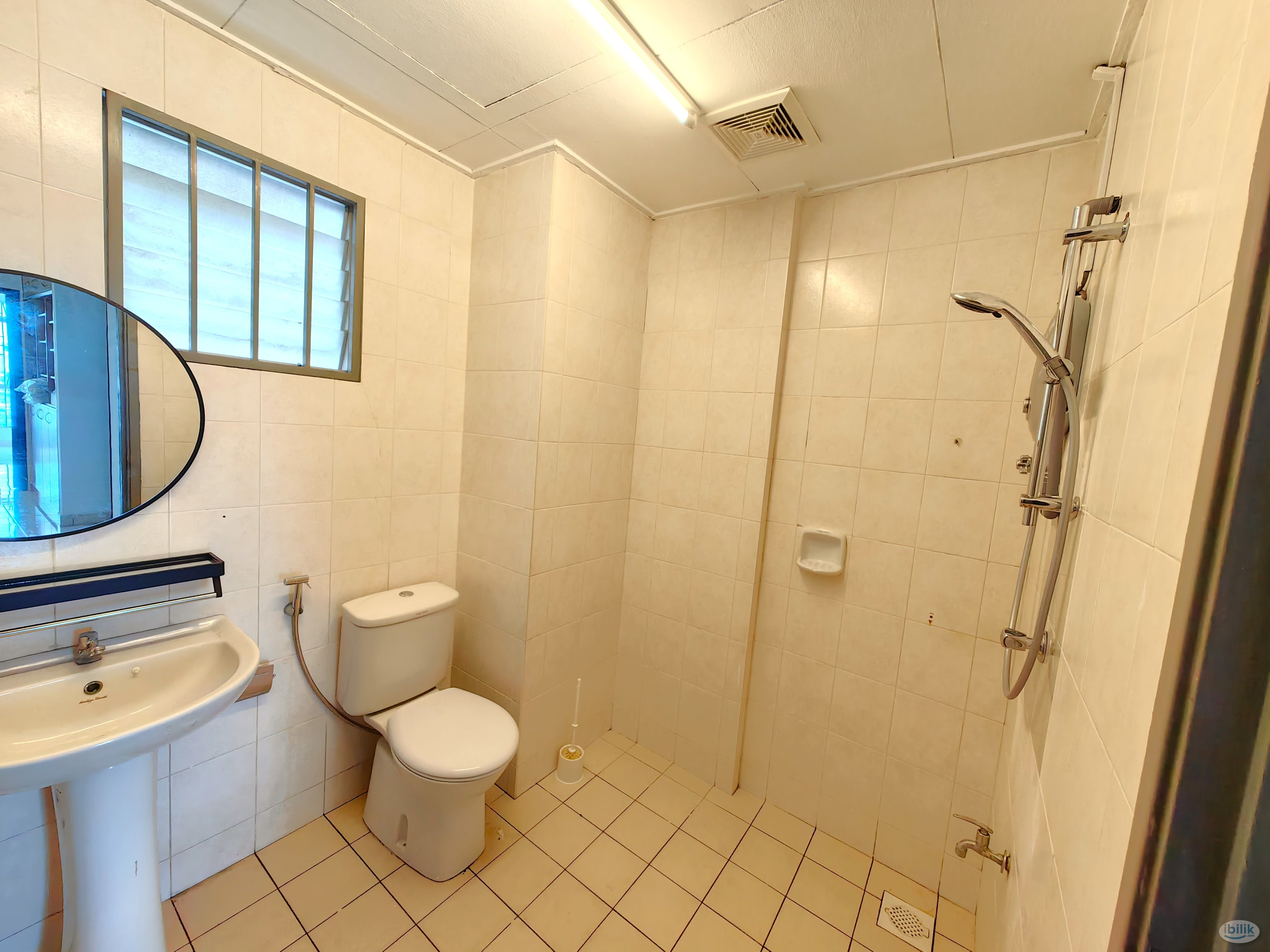 🔥PJ Middle Room to Rent🔥 Free WIFI Free electricity 💯 - Image 4