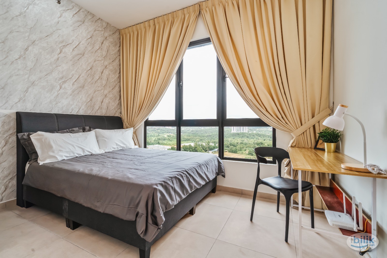 Middle Room at Meta Residences Putra Permai, Seri Kembangan - Image 1