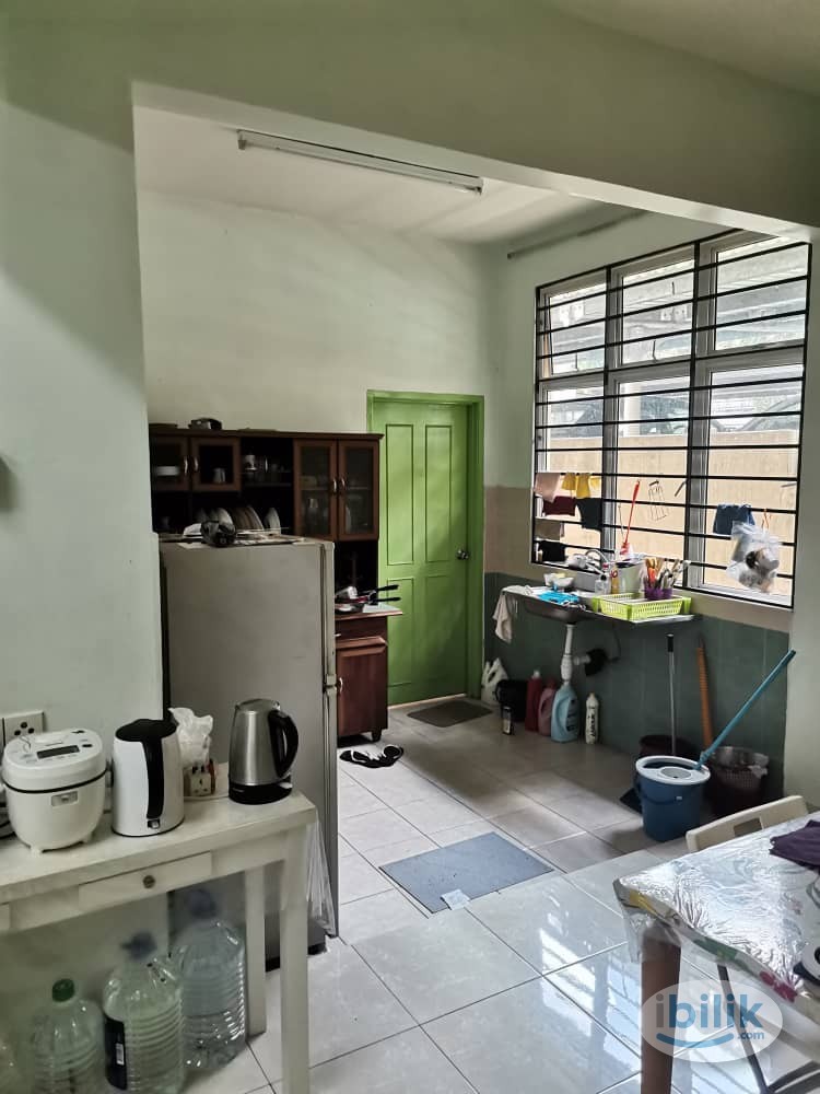 Middle Room at Bukit Beruang Permai, Bukit Beruang - Image 5