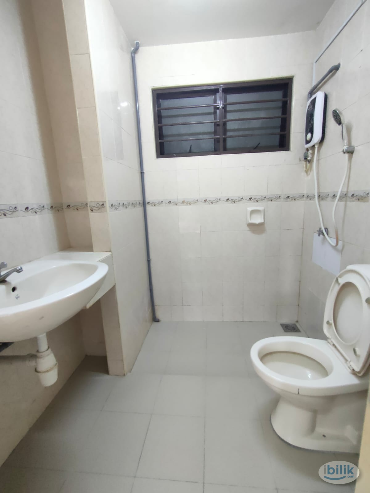 Male Master room available at pelangi utama Condominium - Image 3