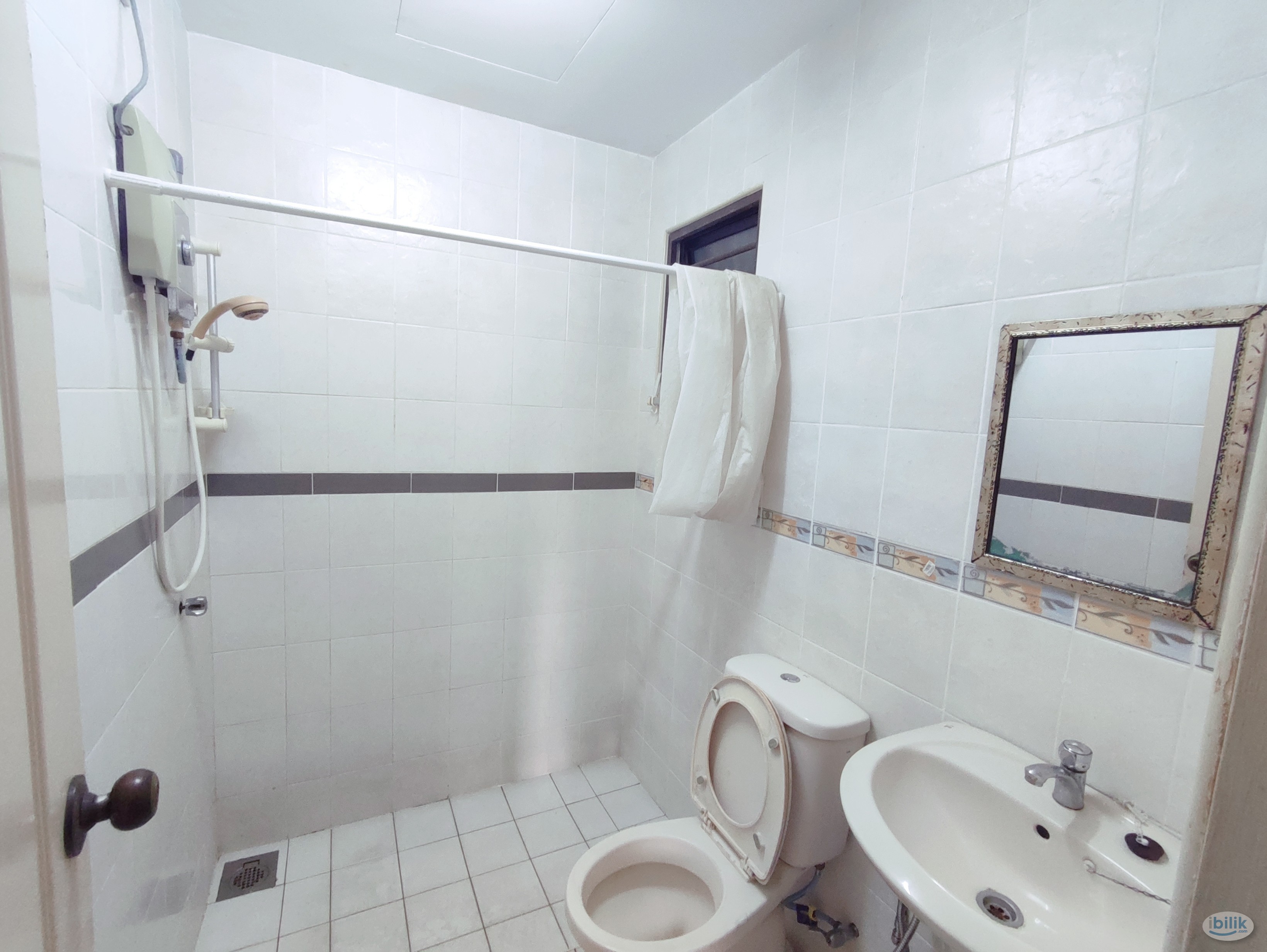 Male middle room at pelangi utama Condominium - Image 3